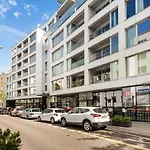 Black&white - Silver House Free Parking Γκντίνια