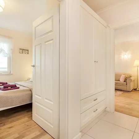 Apartment Black&white - Silver House Free Parking