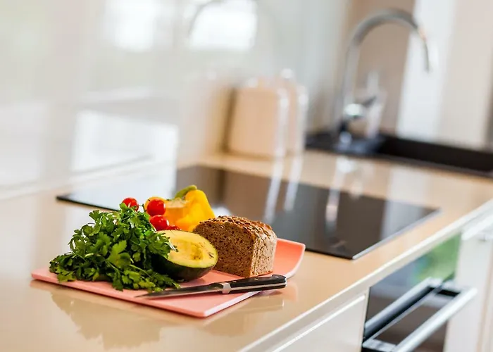 Black&white - Silver House Free Parking