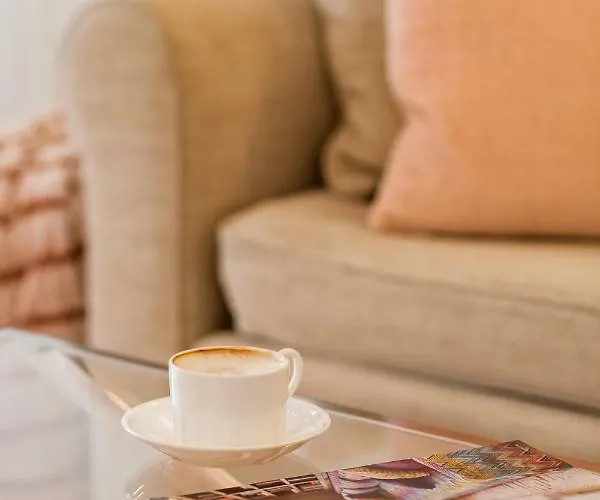 Black&white - Silver House Free Parking *